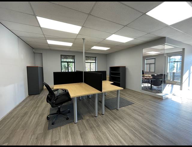 160M² OFFICE TO LET IN LYME PARK